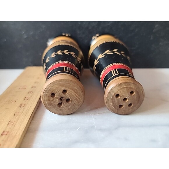 Mexican Wooden Salt And Pepper Shakers Vintage - Picture 7 of 10